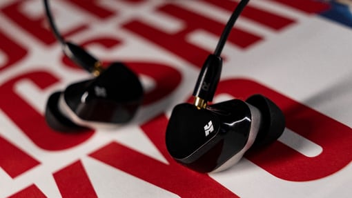 测评分享|HIFIMAN联名耳机Svanar Jr.：青春版黑天鹅