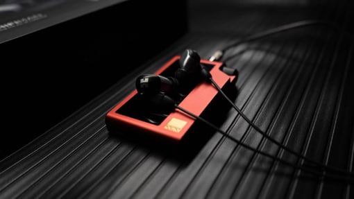 HIFIMAN RE2000银色版拓扑振膜动圈耳机：发烧友的毕业产品